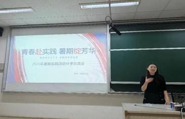 图片包含 建筑, 室内, 男人, 站AI 生成的内容可能不正确。